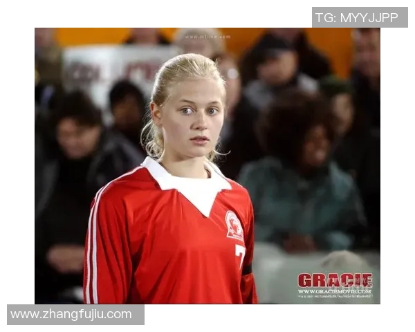 银色头发的足球明星女将展现独特魅力与风采引领时尚潮流